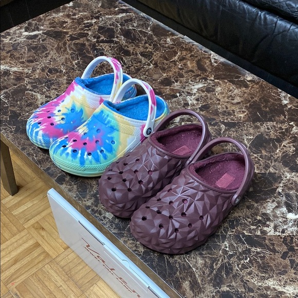 Crocs Tie Dye And Dark Cherry Geometric Fleece Lined Clogs Size 9 Bundle - Picture 3 of 15